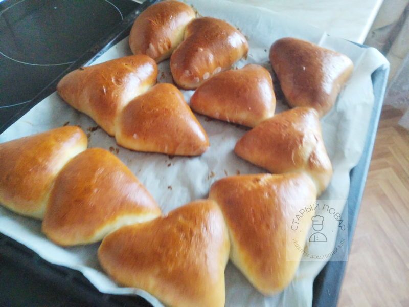 Пирожки с капустой выглядят очень аппетитно очень