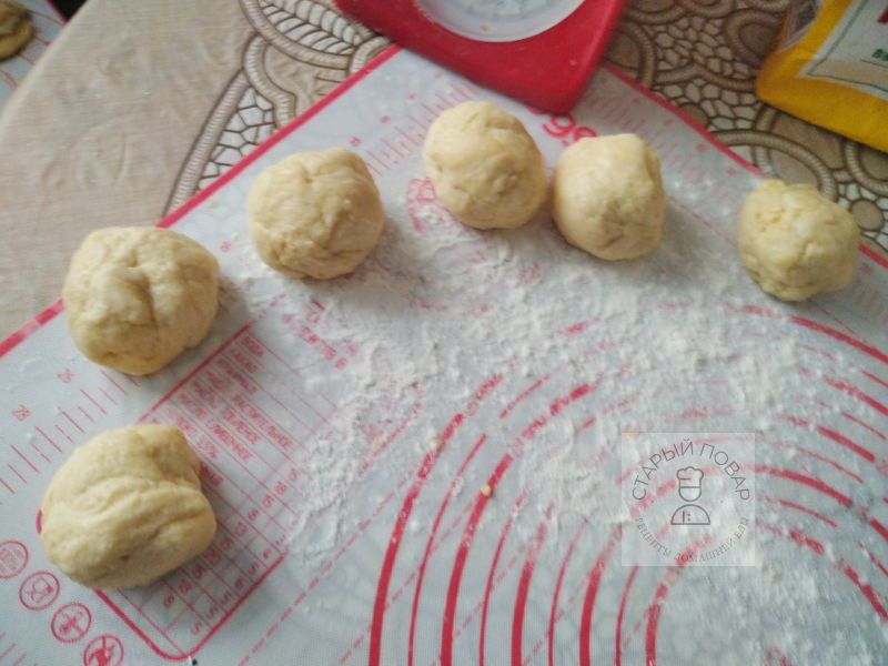 Круглые заготовки из теста для сочниковта