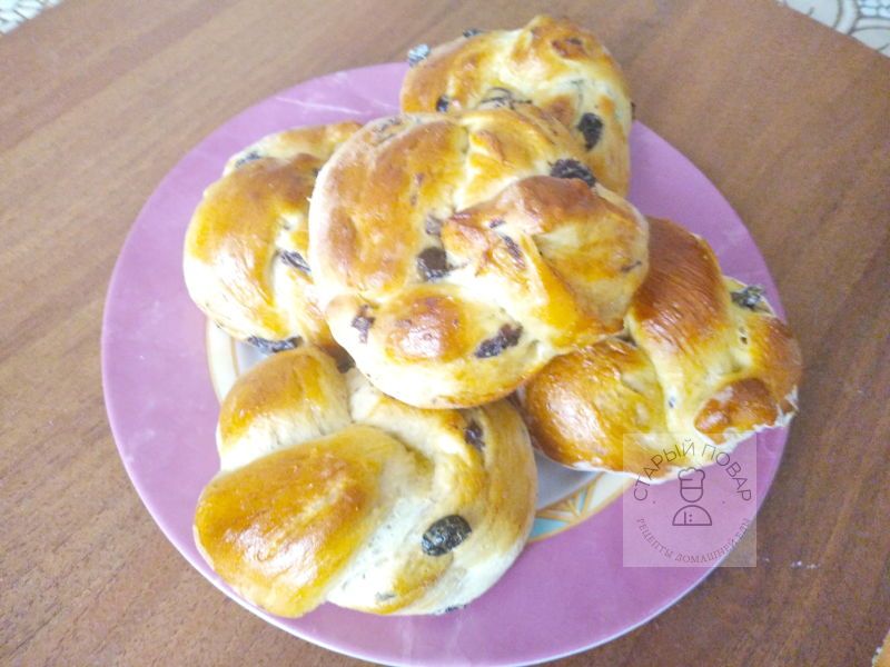 Булочки с изюмом