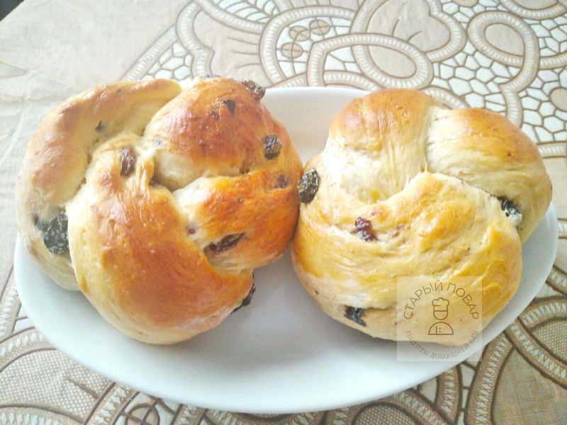 Аппетитные булочки с изюмом
