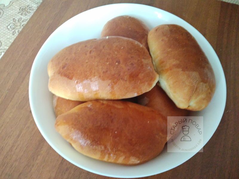 Пирожки с творогом и изюмом