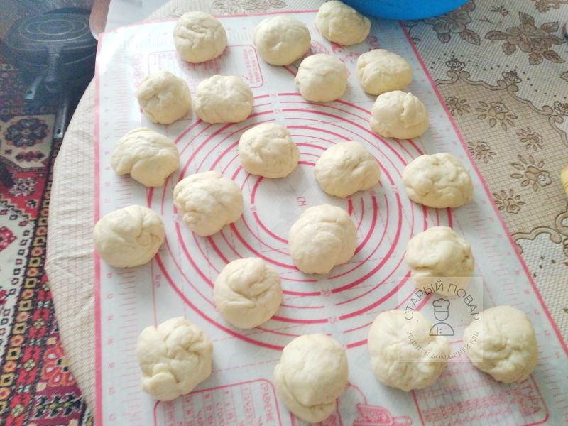 Формирует круглые заготовки для ватрушек