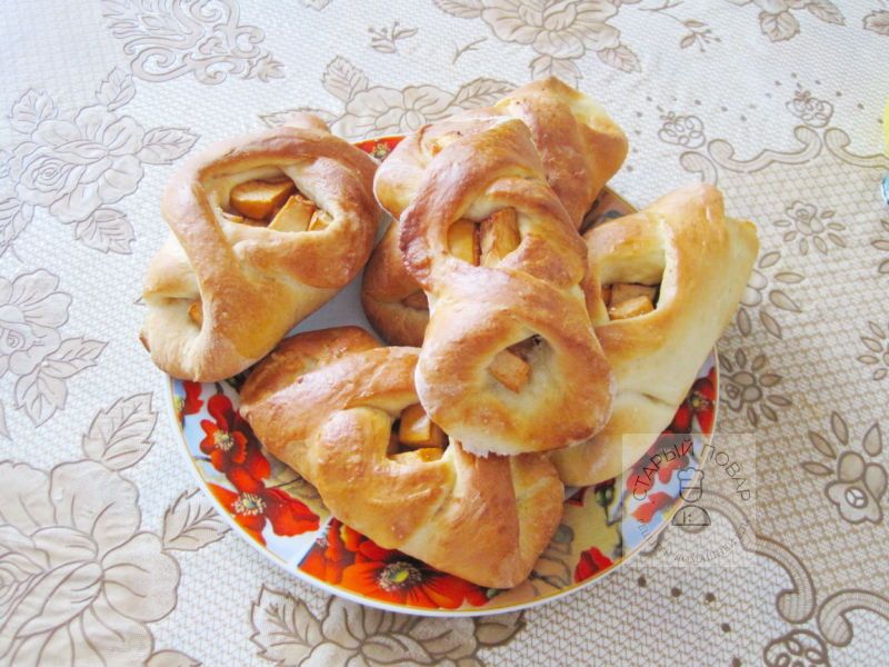 Пирожки с яблоками открытые