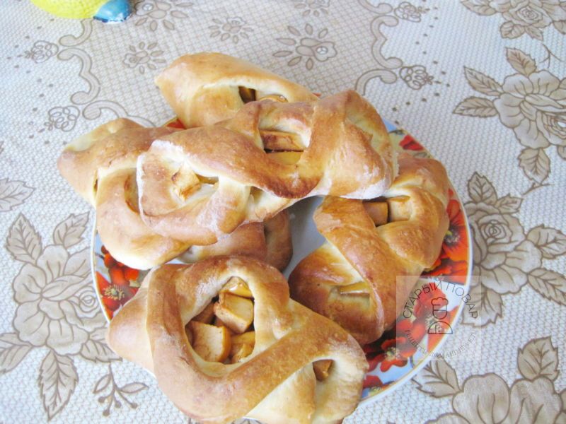 Пирожки с яблоками открытые