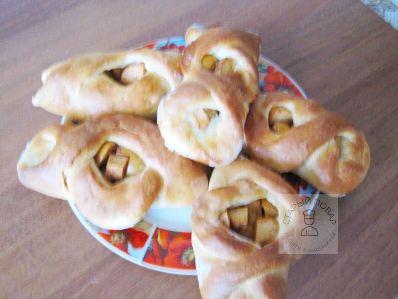 Пирожки на тарелке