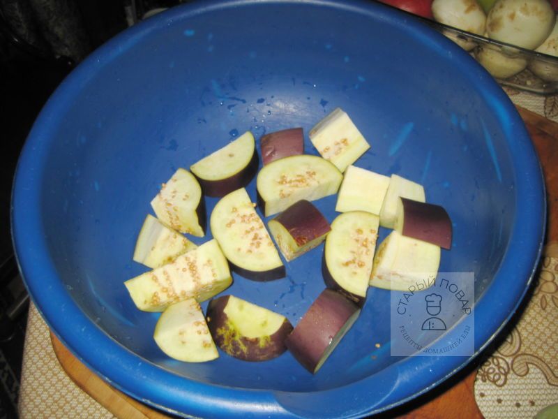 Нарезаем кабачки