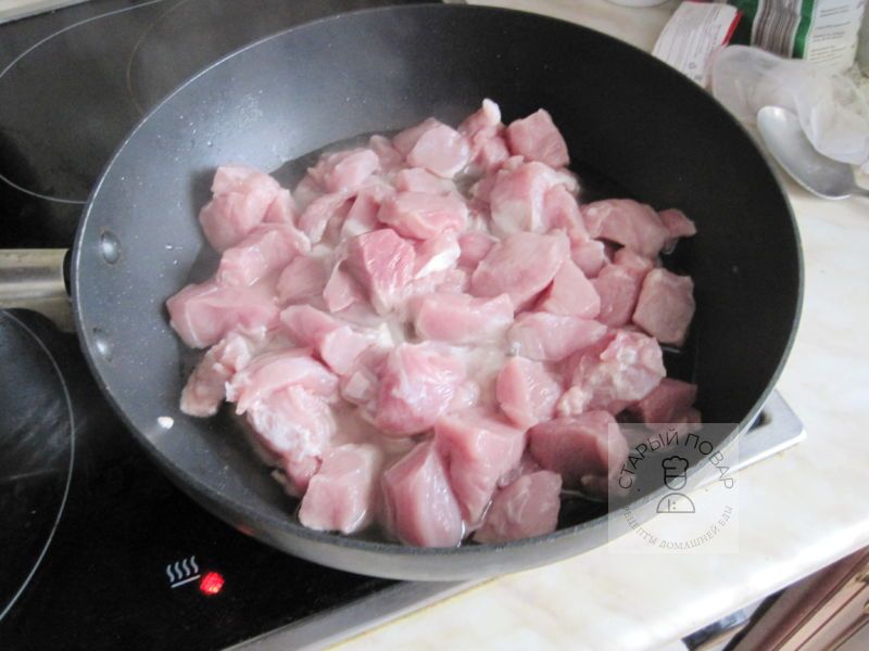 мясо обжариваем