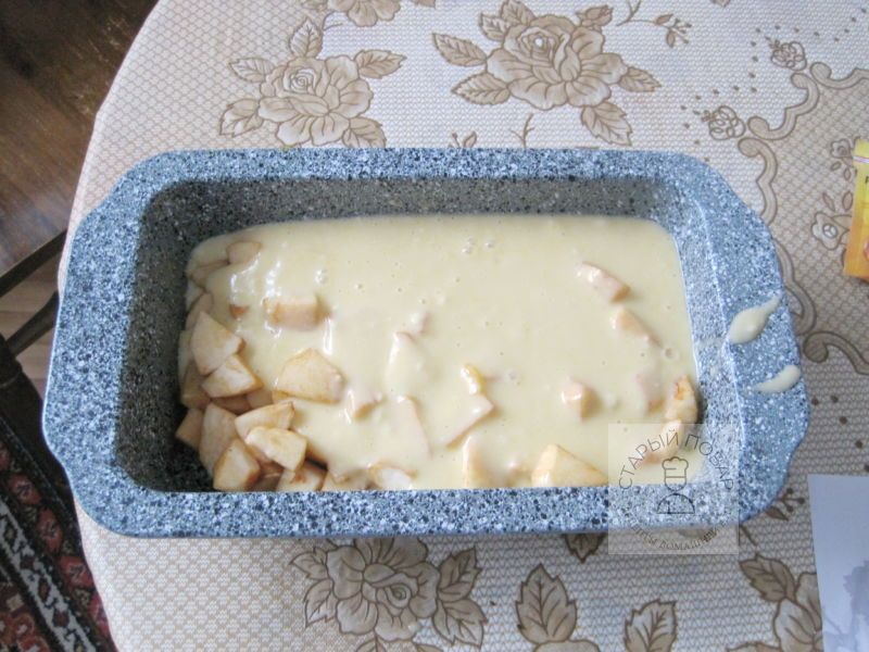 Яблоки заливаем тестом