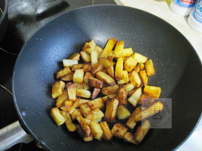 Цвет картофеля становится насыщенно-коричневым