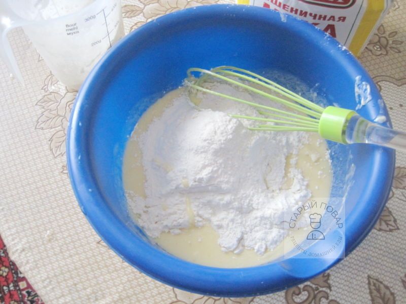 Добавляем муку