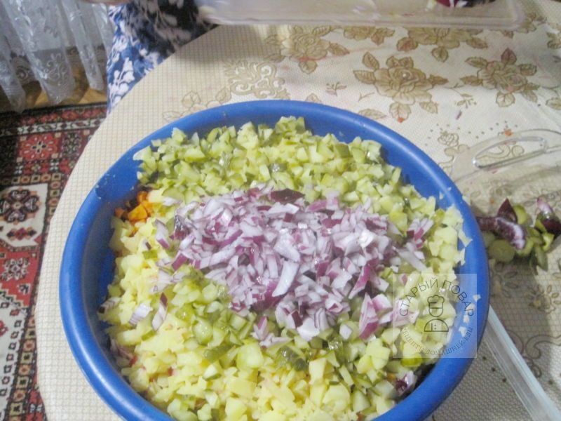 Все нарезанные овощи складываем в широкую миску