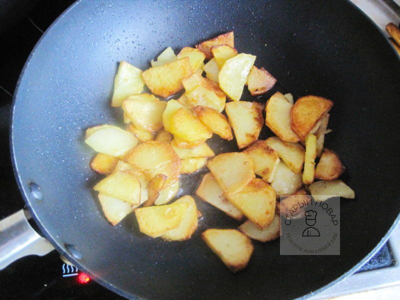 Картофель покрывается корочкой
