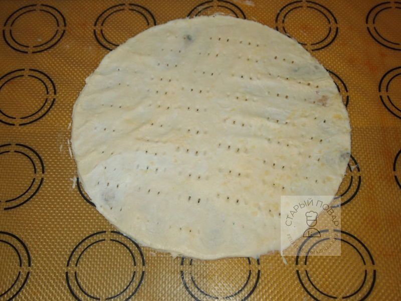 Коржи прокалываем перед выпечкой