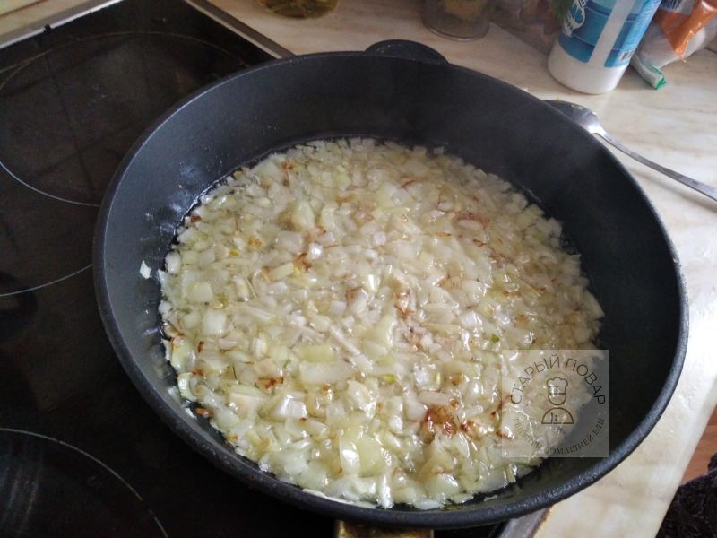 Обжарить лук