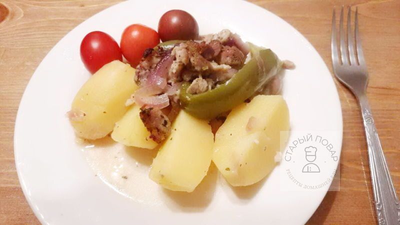 Мясо запеченное с овощами в духовке