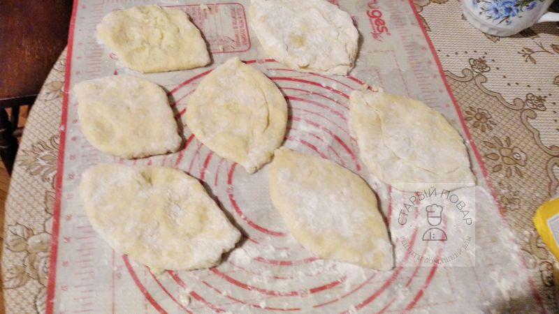 Делаем плоские и тонкие пирожки