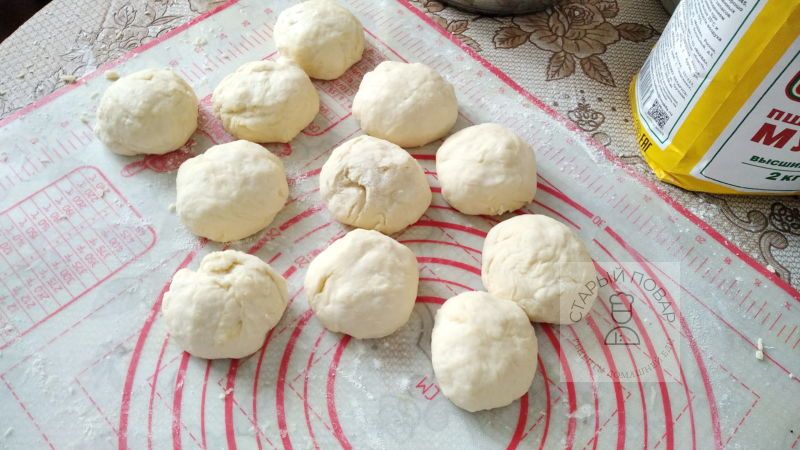 Формируем шарики из теста