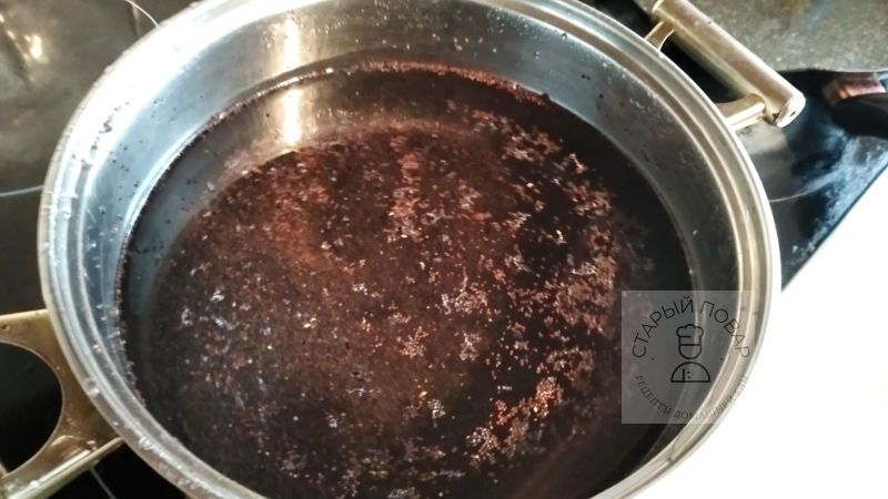 Мак залить водой, дать ему набухнуть
