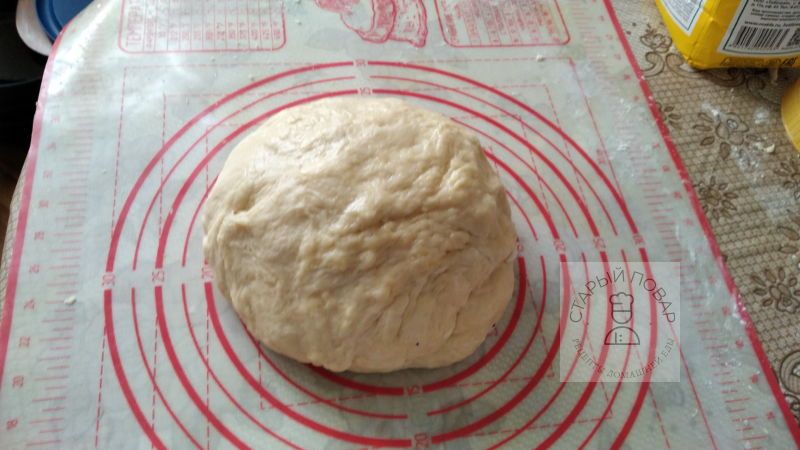 Тесто хорошо вымесить и собрать в шар