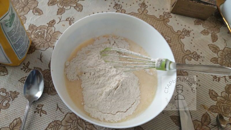 Добавляем муку