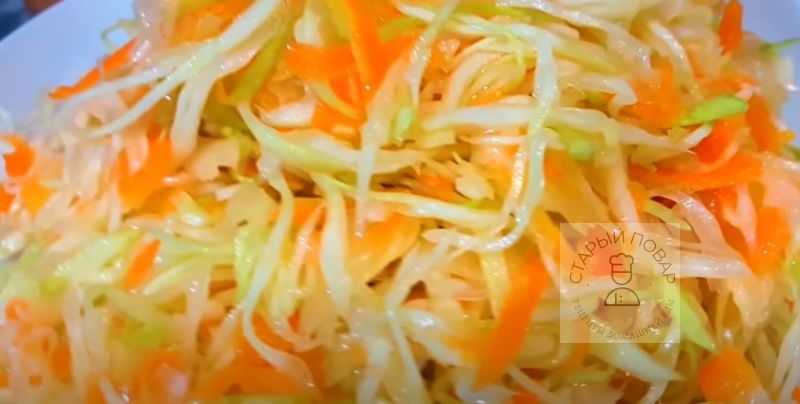 Готовый салат раскладываем в тарелку