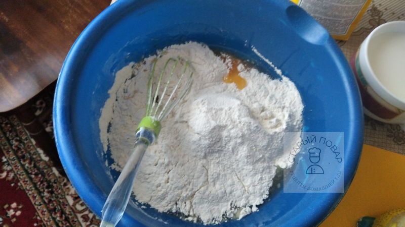 Добавляю муку порциями