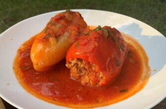 Перцы с фаршем и рисом в духовке