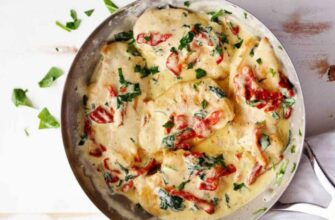 Курица со сметаной и сыром на сковороде